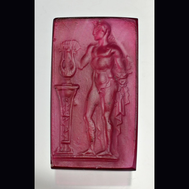Glass cameo Apollo 14.26 ct.
