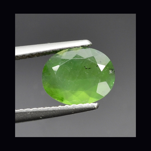 Brazilian green opal 0.93 ct.