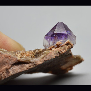 Double terminated amethyst crystal 79.56 ct.