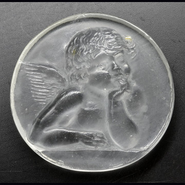 Glass cameo Raphael angel  74.28 ct.