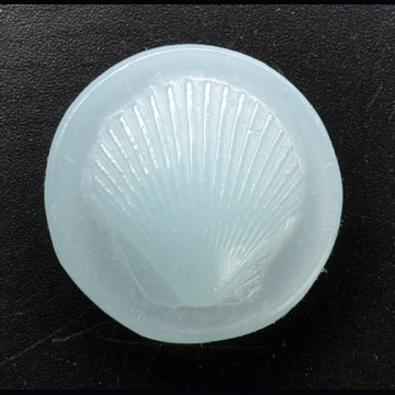 Glass cameo seashell 13.89 ct.