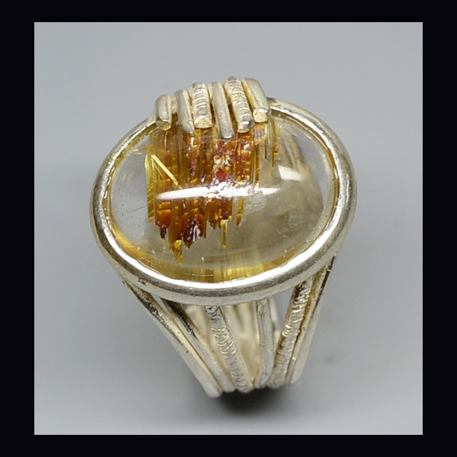 Silver ring with rutilated quartz 6.46 gr.