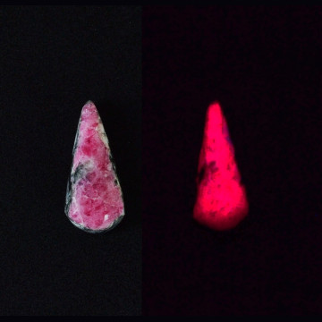 Tugtupite  4.35 ct.