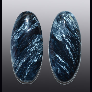 Magnesio-riebeckite pair  26.94 ct.