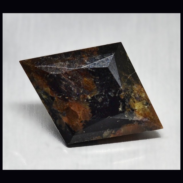Nefelina-biotite  4.54 ct.