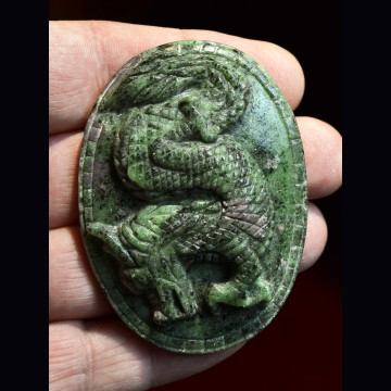 Dragon in zoisite carved 76 gr.