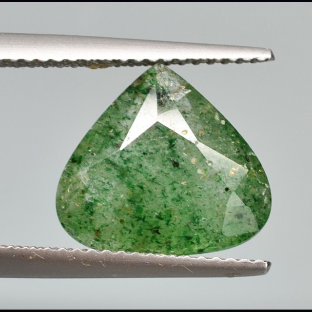 Quarzite con fuchsite  3.94 ct.