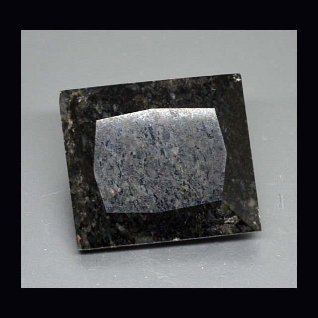Coffinite  12.97 ct.