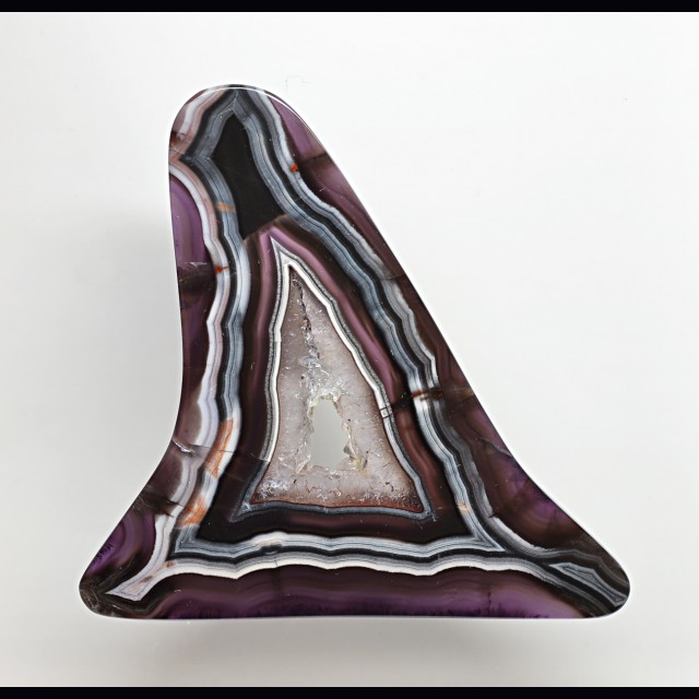 Purple passion agate  64.68 ct.