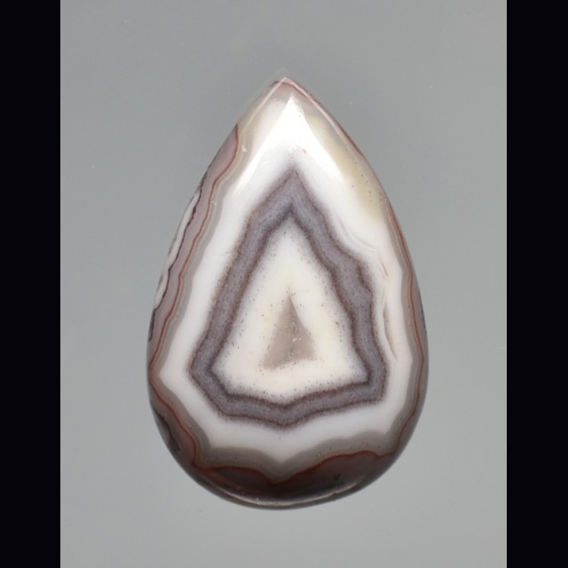 Purple passion agate  7.30 ct.